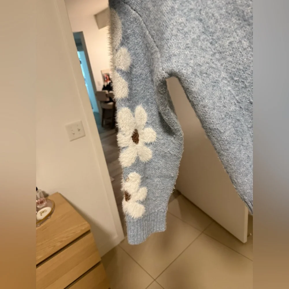 Flower print sweater